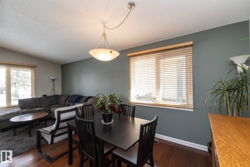 7123 39A Avenue Nw, Edmonton, AB - Indoor Photo Showing Dining Room
