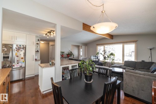 7123 39A Avenue Nw, Edmonton, AB - Indoor Photo Showing Dining Room