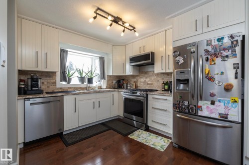 7123 39A Avenue Nw, Edmonton, AB - Indoor Photo Showing Kitchen