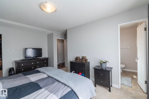 7123 39A Avenue Nw, Edmonton, AB - Indoor Photo Showing Bedroom