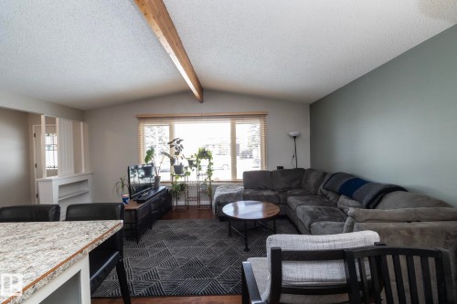 7123 39A Avenue Nw, Edmonton, AB - Indoor Photo Showing Living Room