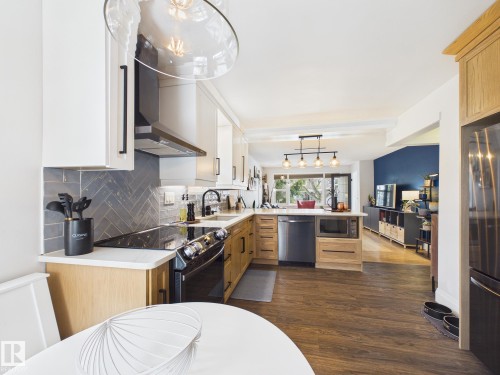 8746 84 Avenue, Edmonton, AB - Indoor