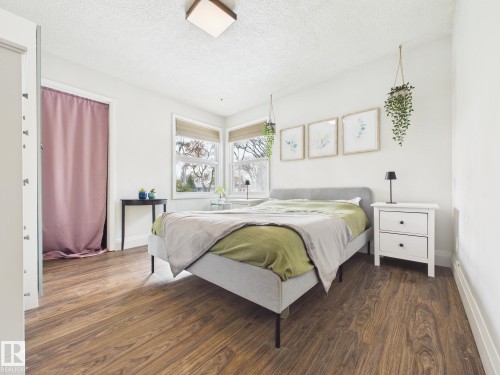 8746 84 Avenue, Edmonton, AB - Indoor Photo Showing Bedroom