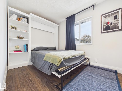 8746 84 Avenue, Edmonton, AB - Indoor Photo Showing Bedroom