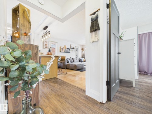 8746 84 Avenue, Edmonton, AB - Indoor