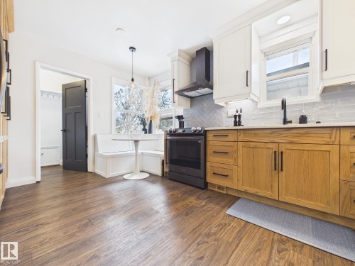 8746 84 Avenue, Edmonton, AB - Indoor Photo Showing Kitchen With Upgraded Kitchen