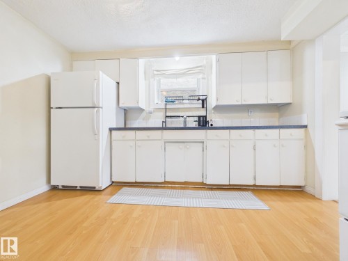 8746 84 Avenue, Edmonton, AB - Indoor Photo Showing Kitchen