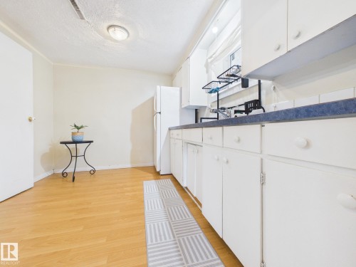 8746 84 Avenue, Edmonton, AB - Indoor