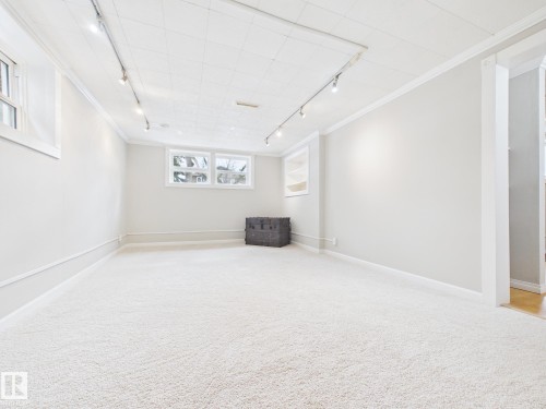 8746 84 Avenue, Edmonton, AB - Indoor Photo Showing Other Room