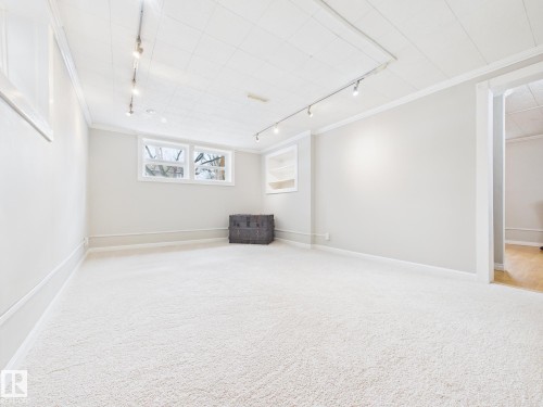 8746 84 Avenue, Edmonton, AB - Indoor Photo Showing Other Room