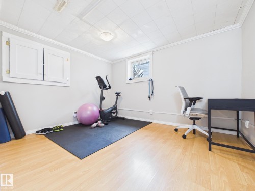 8746 84 Avenue, Edmonton, AB - Indoor Photo Showing Other Room