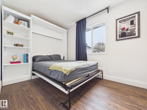 8746 84 Avenue, Edmonton, AB - Indoor Photo Showing Bedroom