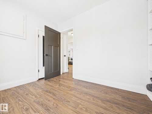 8746 84 Avenue, Edmonton, AB - Indoor Photo Showing Other Room