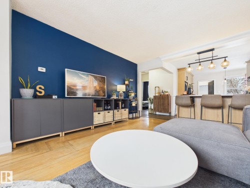 8746 84 Avenue, Edmonton, AB - Indoor