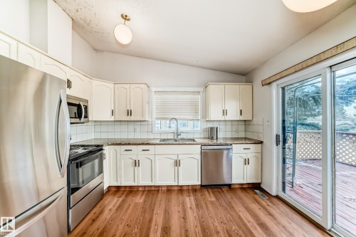 4714 26 Avenue, Edmonton, AB - Indoor Photo Showing Kitchen