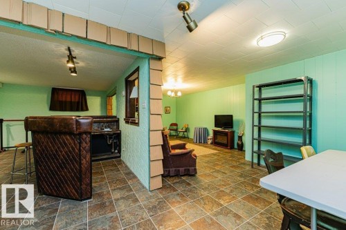 3528 112 Street, Edmonton, AB - Indoor