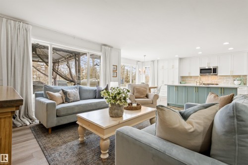 33 English Way, St. Albert, AB - Indoor Photo Showing Living Room
