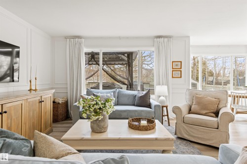 33 English Way, St. Albert, AB - Indoor Photo Showing Living Room