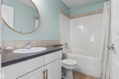 33 English Way, St. Albert, AB - Indoor Photo Showing Bathroom