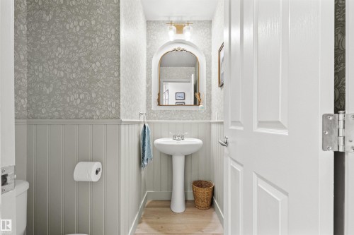 33 English Way, St. Albert, AB - Indoor Photo Showing Bathroom