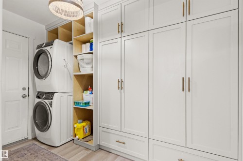 33 English Way, St. Albert, AB - Indoor Photo Showing Laundry Room