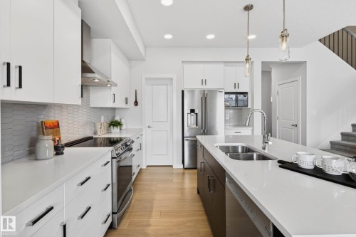 139 Stonehouse Way, Leduc, AB - Indoor Photo Showing Kitchen With Double Sink With Upgraded Kitchen