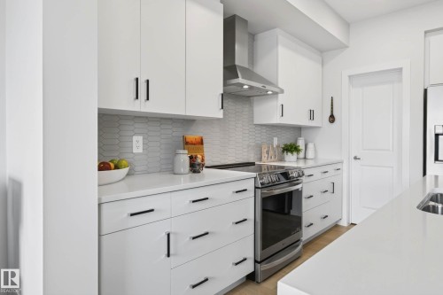 139 Stonehouse Way, Leduc, AB - Indoor Photo Showing Kitchen With Upgraded Kitchen