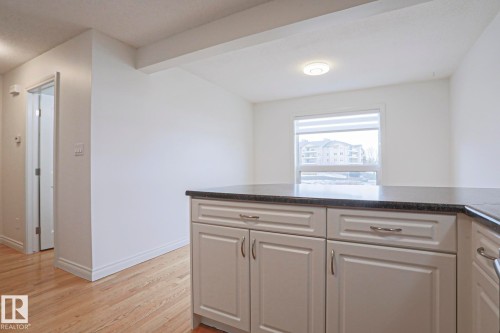 13 9505 176 Street, Edmonton, AB - Indoor