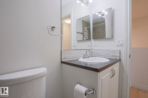 13 9505 176 Street, Edmonton, AB - Indoor Photo Showing Bathroom