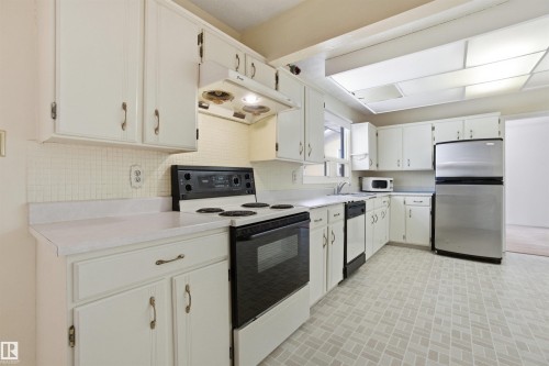 8616 179 Street, Edmonton, AB - Indoor Photo Showing Kitchen