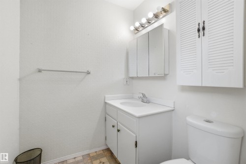 8616 179 Street, Edmonton, AB - Indoor Photo Showing Bathroom