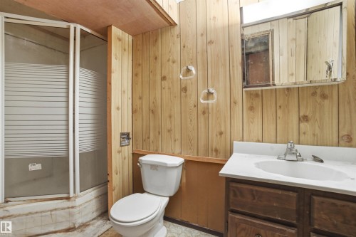 8616 179 Street, Edmonton, AB - Indoor Photo Showing Bathroom