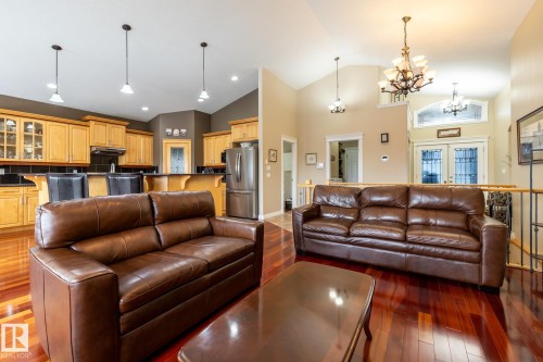 135 Fraser Way, Edmonton, AB - Indoor Photo Showing Living Room