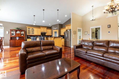 135 Fraser Way, Edmonton, AB - Indoor Photo Showing Living Room