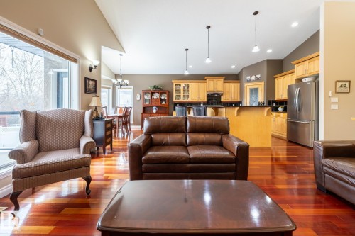 135 Fraser Way, Edmonton, AB - Indoor Photo Showing Living Room