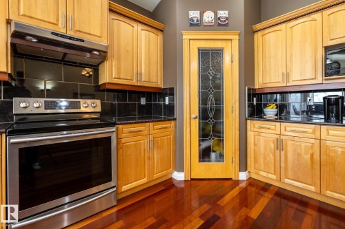 135 Fraser Way, Edmonton, AB - Indoor Photo Showing Kitchen