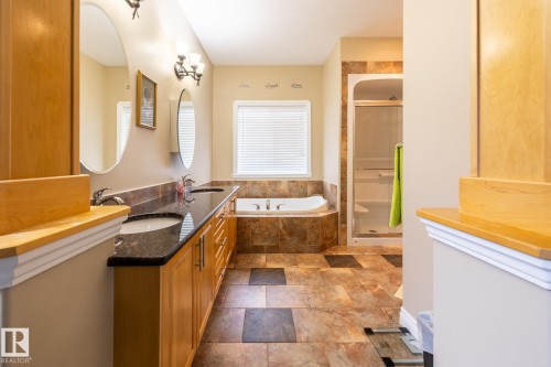 135 Fraser Way, Edmonton, AB - Indoor Photo Showing Bathroom