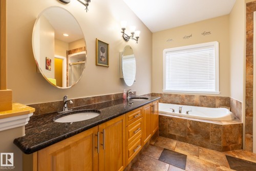 135 Fraser Way, Edmonton, AB - Indoor Photo Showing Bathroom