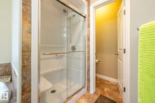 135 Fraser Way, Edmonton, AB - Indoor Photo Showing Bathroom
