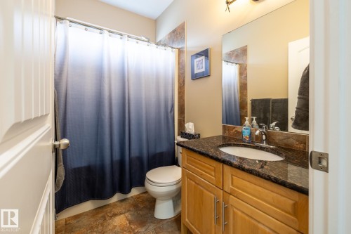 135 Fraser Way, Edmonton, AB - Indoor Photo Showing Bathroom