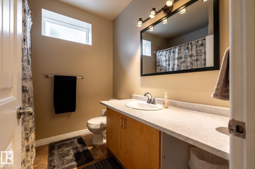 135 Fraser Way, Edmonton, AB - Indoor Photo Showing Bathroom