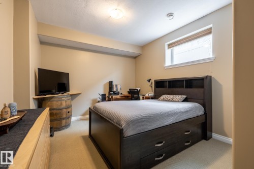 135 Fraser Way, Edmonton, AB - Indoor Photo Showing Bedroom