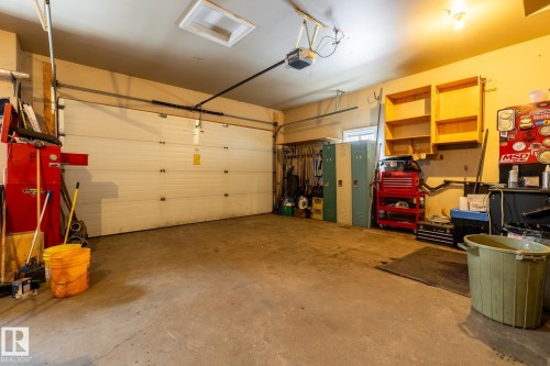 135 Fraser Way, Edmonton, AB - Indoor Photo Showing Garage