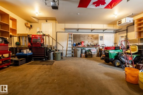 135 Fraser Way, Edmonton, AB - Indoor Photo Showing Garage