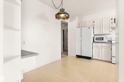 3211 70 Street, Edmonton, AB - Indoor