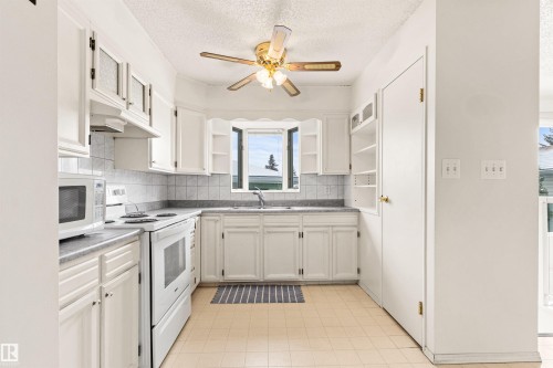 3211 70 Street, Edmonton, AB - Indoor Photo Showing Kitchen