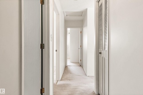 3211 70 Street, Edmonton, AB - Indoor