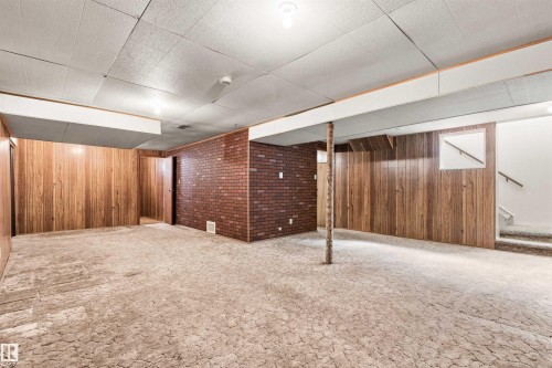 3211 70 Street, Edmonton, AB - Indoor