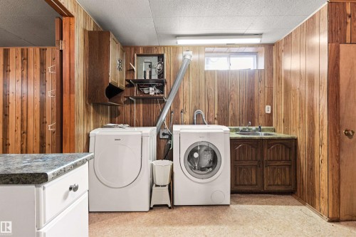 3211 70 Street, Edmonton, AB - Indoor Photo Showing Laundry Room