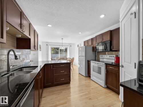 718 Adams Way, Edmonton, AB 